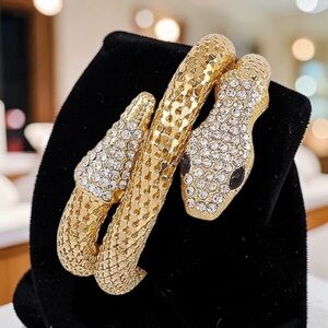 Gold mesh and Crystal Serpentine bracelet